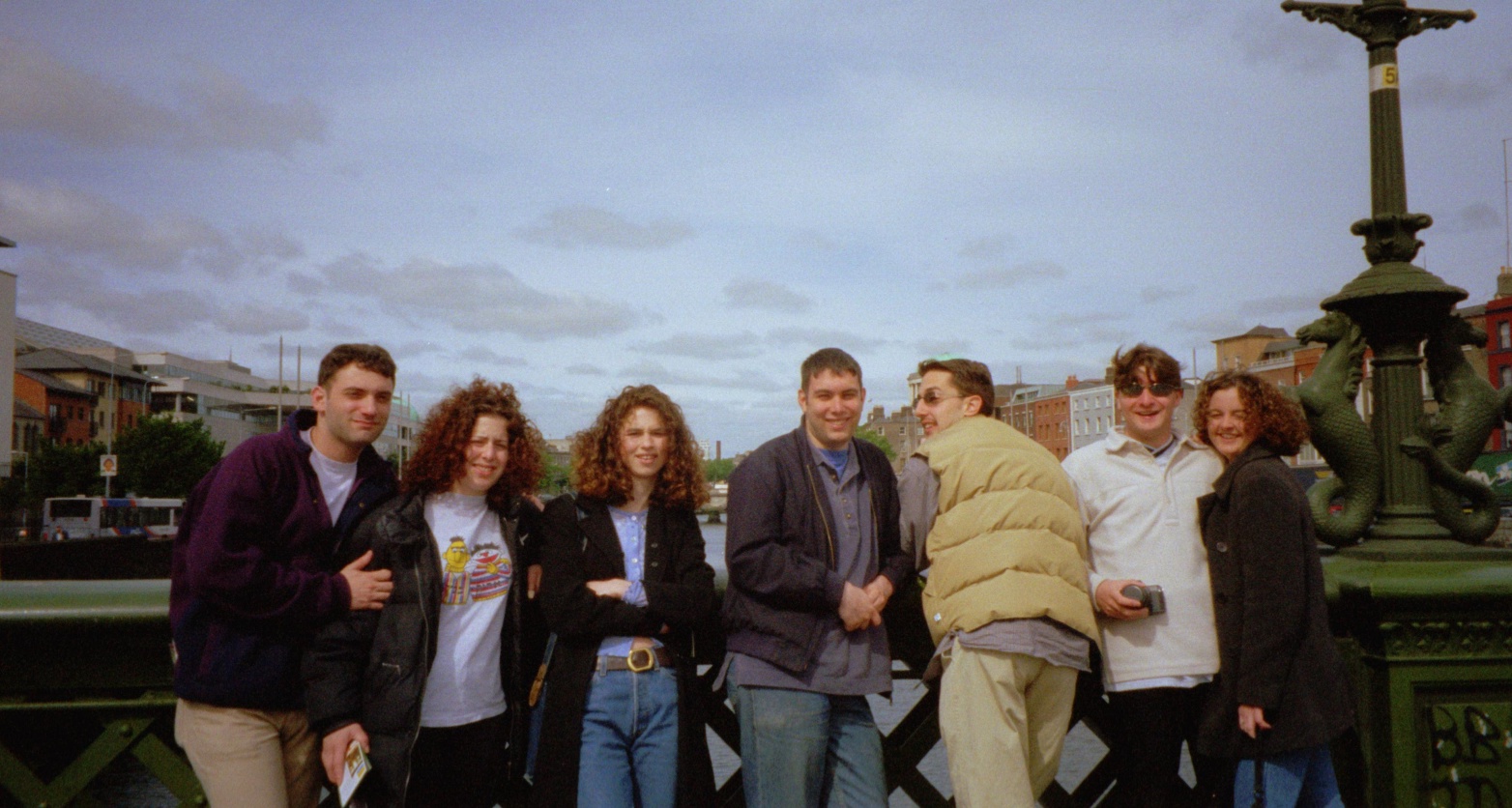 The crowd on the Essex bridge